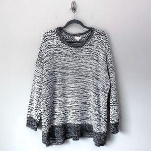 Cupio Woman Black & White Textured Crew Neck Sweater